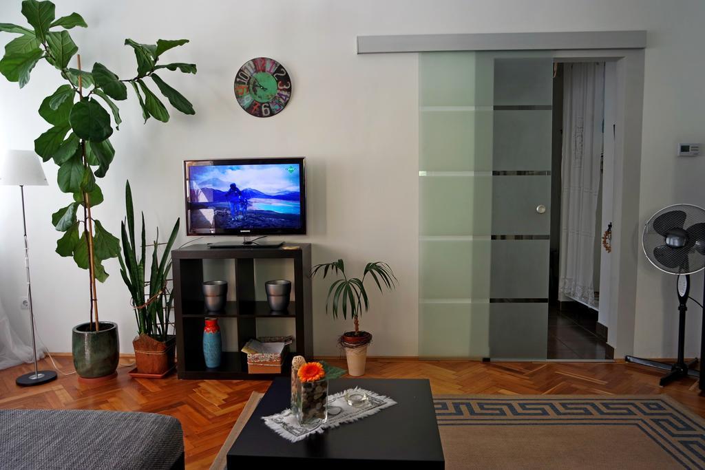 Belvarosi Studio Apartman غيور المظهر الخارجي الصورة